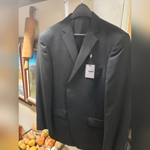 Ike Behar Suit